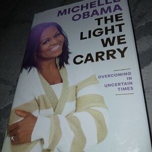 Michelle Obama, The Light We Carry (Overcoming In Uncertain Times) Book Like New